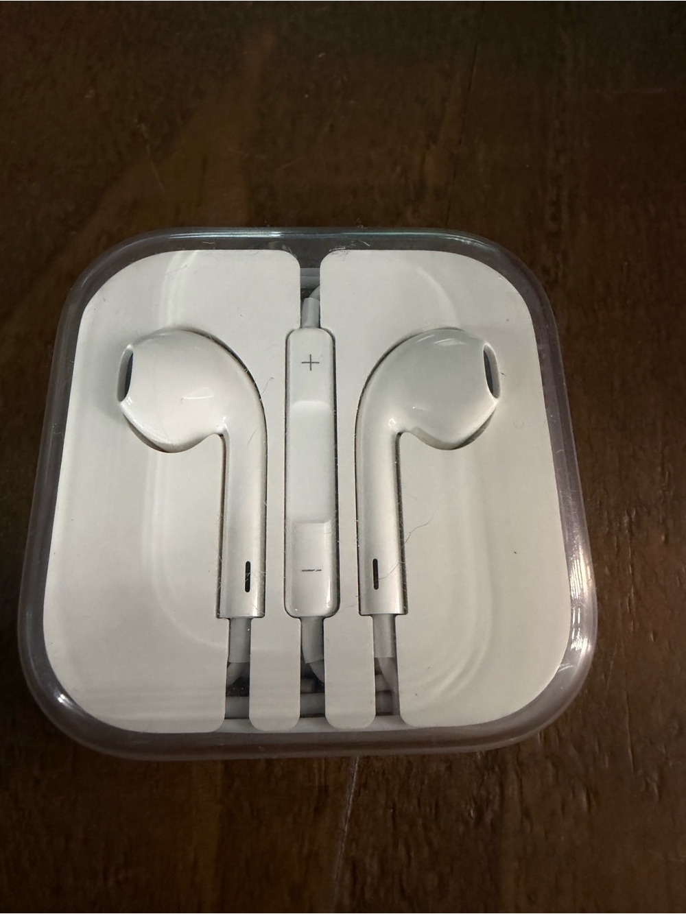 Apple EarPods In-Ear Wired Earbuds 3.5mm Jack Volume Control White